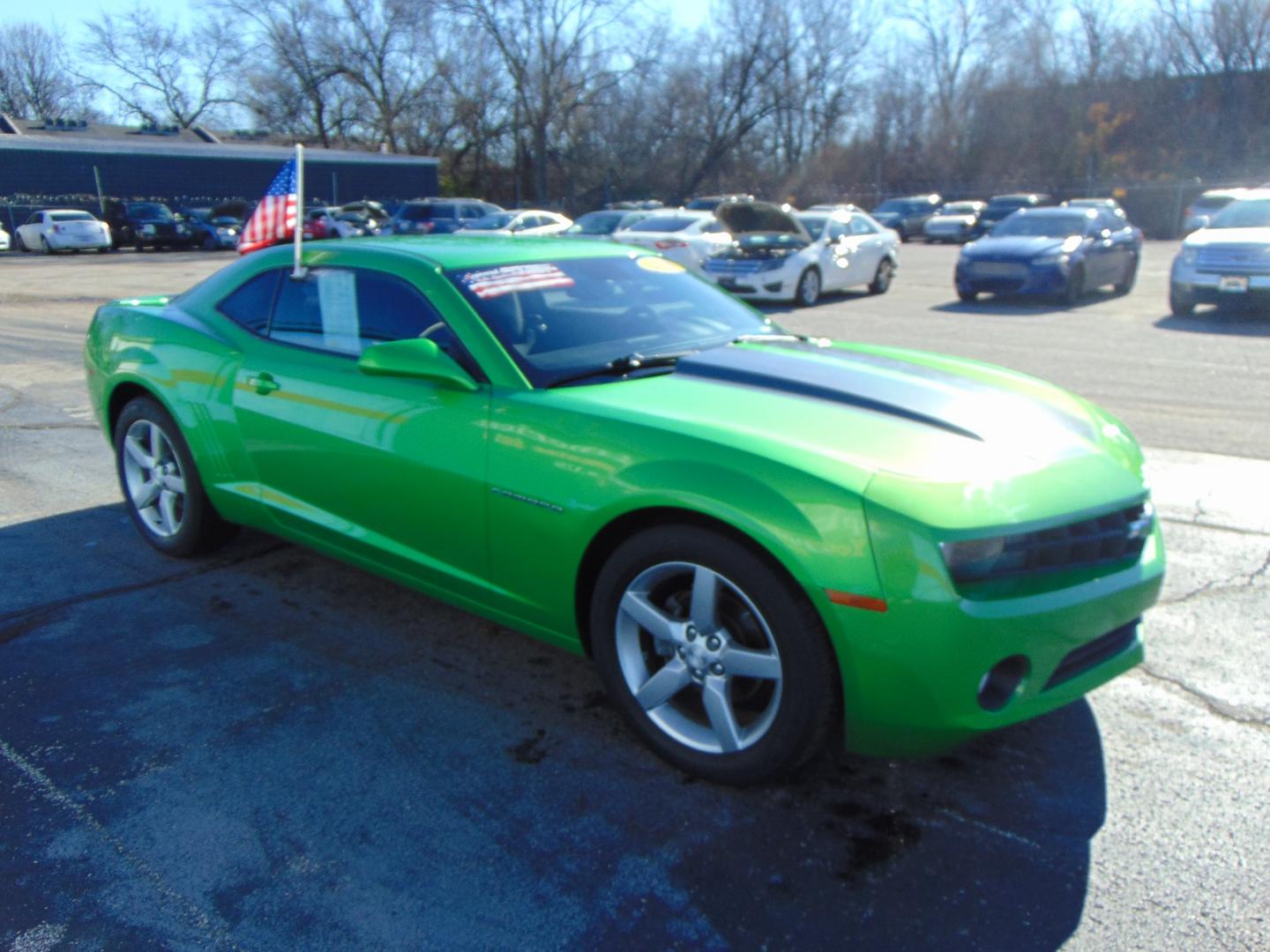 2010 Green Chevrolet Camaro (2G1FB1EV1A9) with an V6 3.6 Liter engine, Automatic, 6-Spd w/Overdrive and TAPshift transmission, located at 2105 Dixie Hwy, Louisville, KY, 40210, (502) 772-3333, 38.220932, -85.795441 - Photo#5